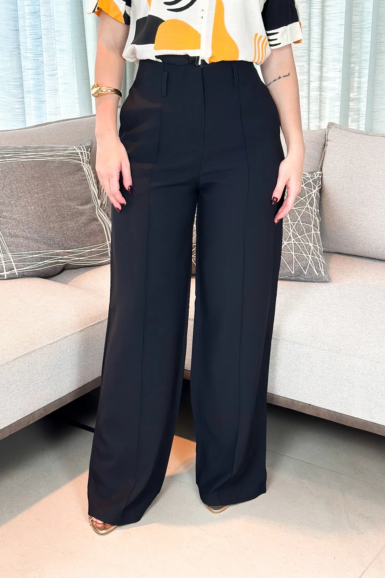 Calça Pantalona Detalhe Friso Milena Preta